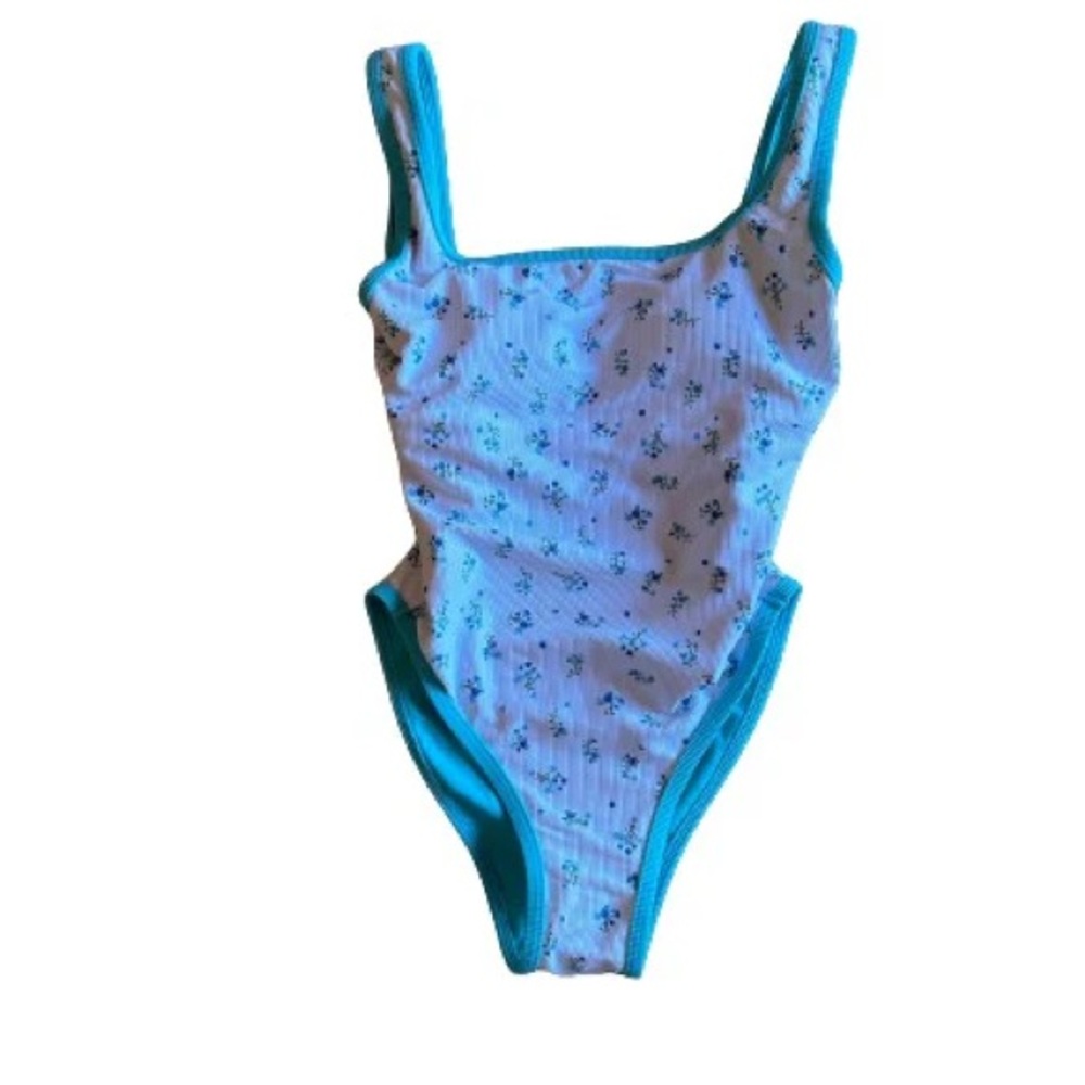 LainSnow Blue One-Piece Swimsuit with Classic Cut